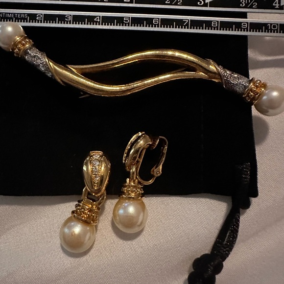 Bundle Vintage Avon earrings and brooch - Picture 3 of 3